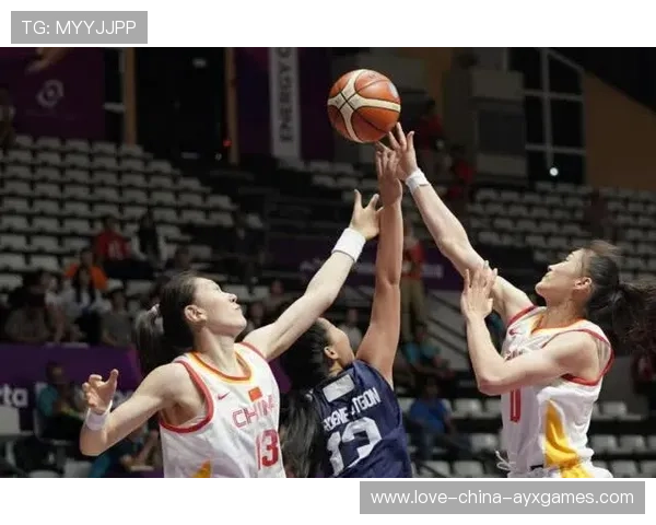 女篮后场一记长传起死回生 女篮后场一记长传起死回生