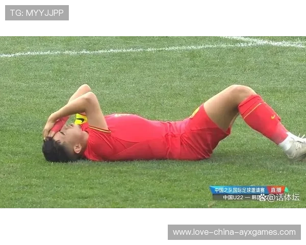 足球门前一脚爆射堪称小角度奇迹