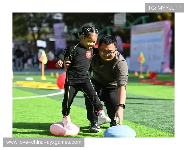 帆板俱乐部推出家庭周末课程,亲子参与度上涨 帆板俱乐部推出家庭周末课程,亲子参与度上涨