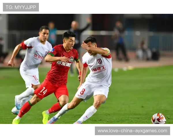 球队在训练中实行“第二波进攻”持续演练,延续威胁能力提升 球队在训练中实行“第二波进攻”持续演练,延续威胁能力提升