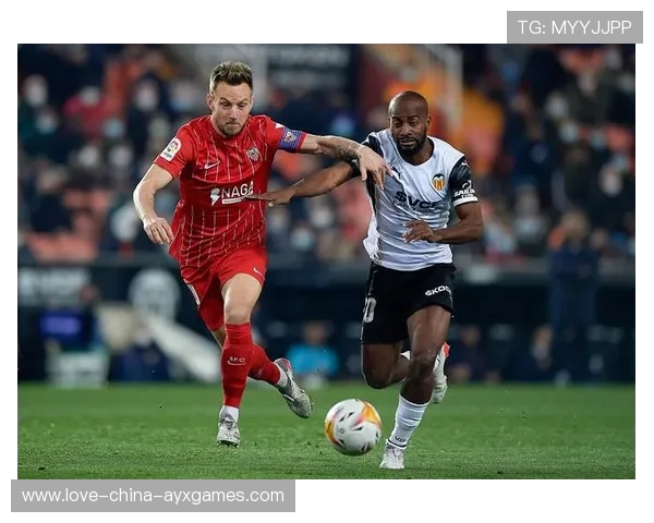 塞维利亚角球战术奏效，拉基蒂奇禁区外抽射写意