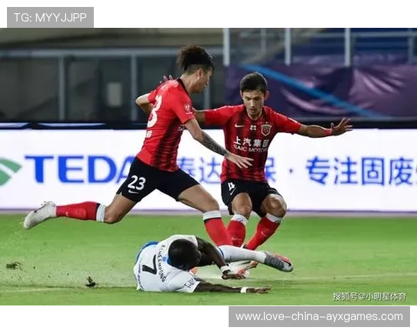 尤文洛卡特利远射贴地斩，门将目送入网