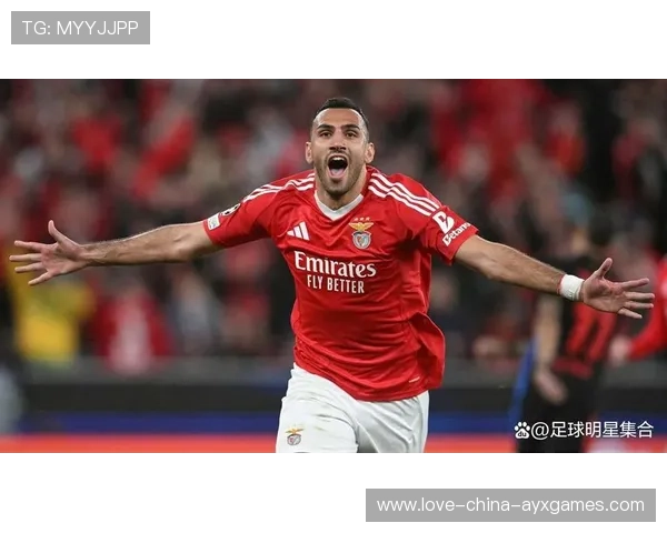 本菲卡锋线在比赛中被媒体频频报道