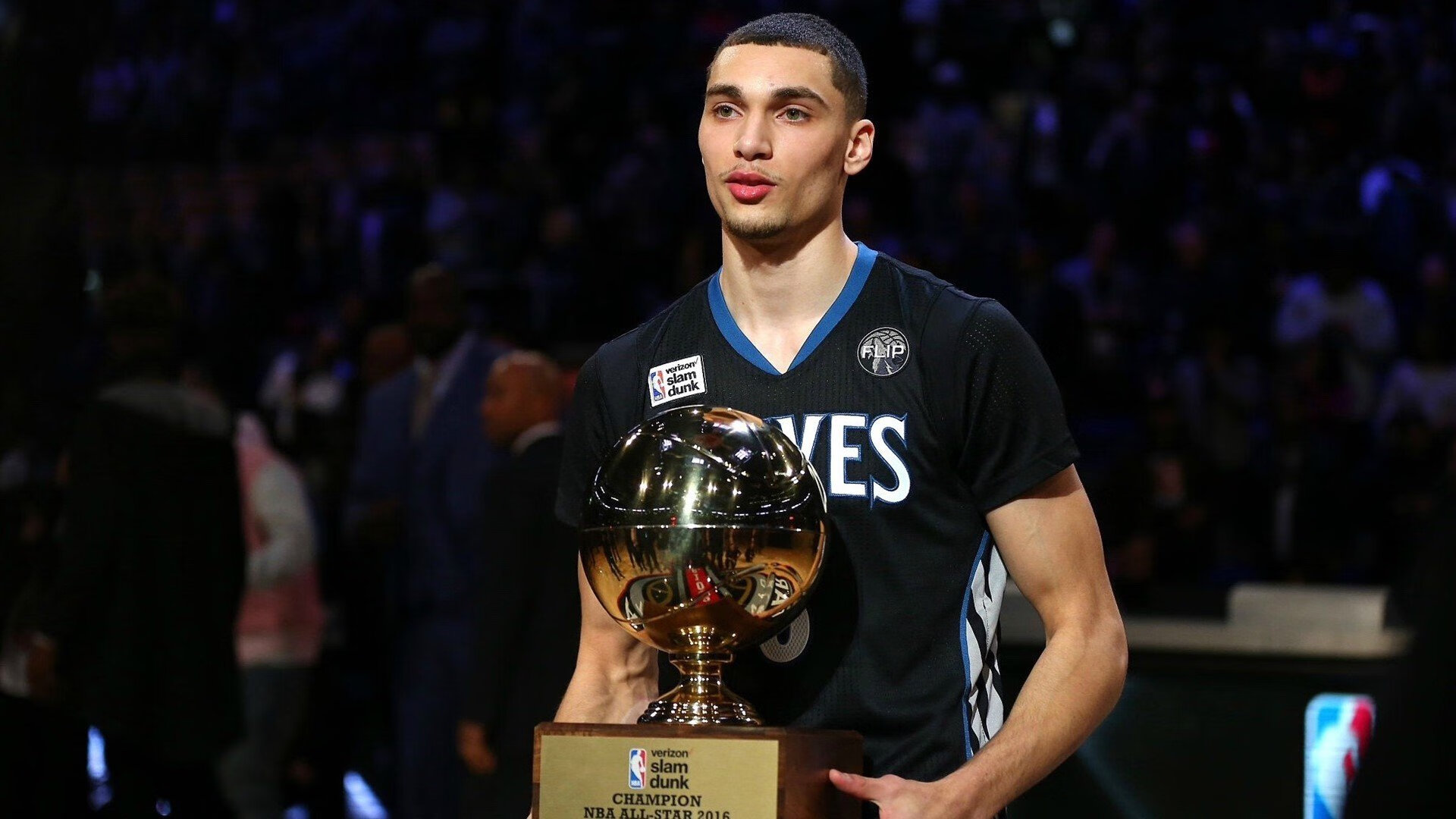 排球联赛竞争进入白热化阶段