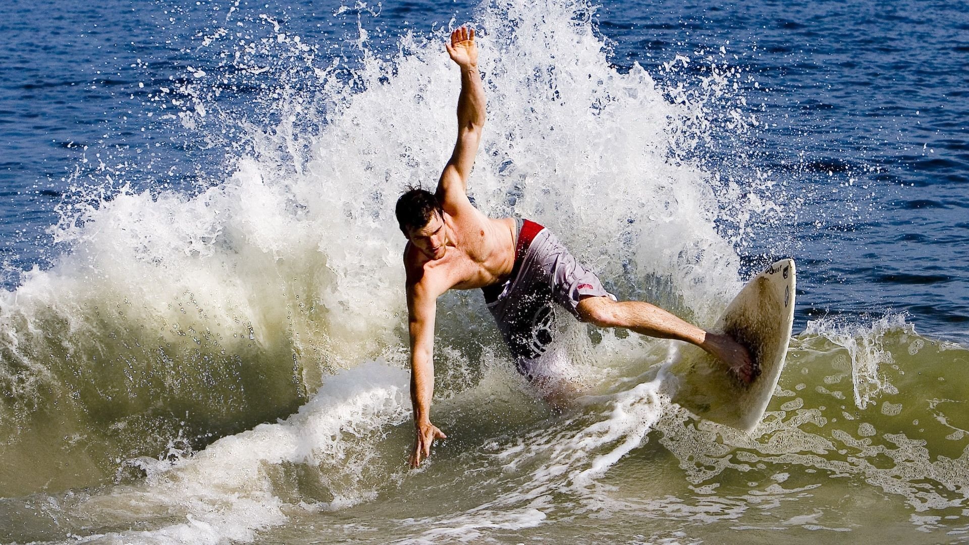 抖空竹与踢毽子联动表演赛 传统体育焕发新生机